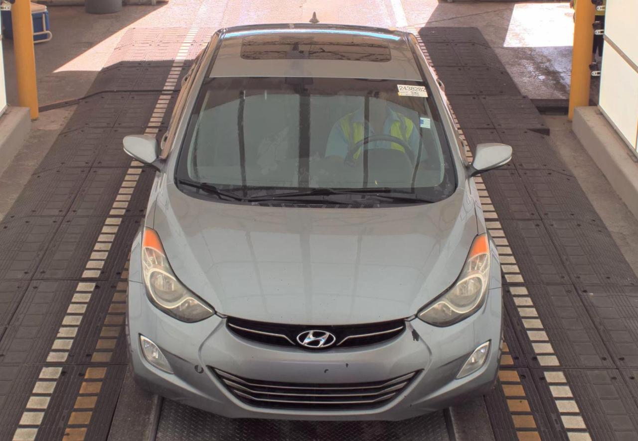 Hyundai Elantra  2013