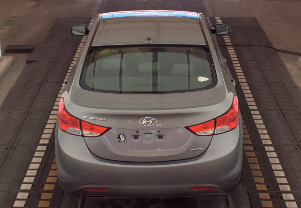 Hyundai Elantra  2013