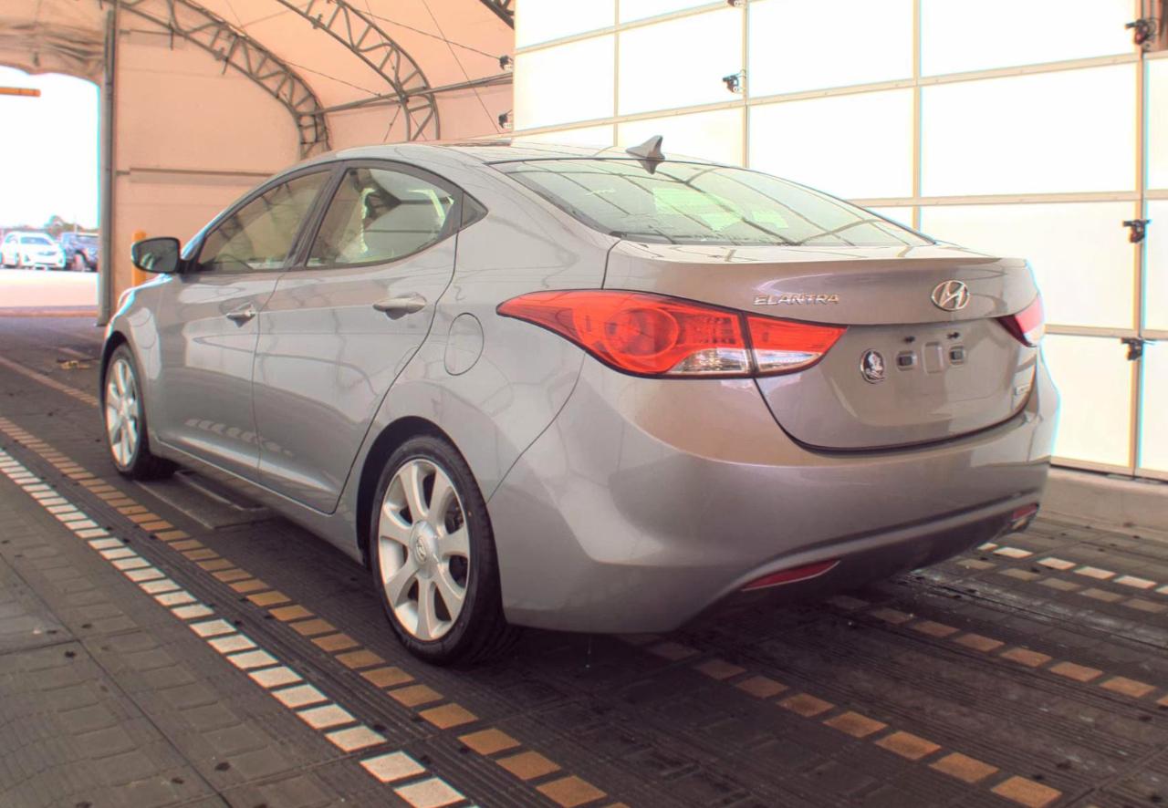 Hyundai Elantra  2013