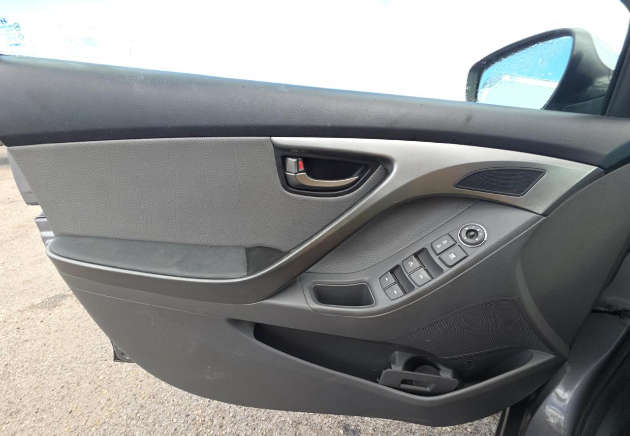 Hyundai Elantra  2013