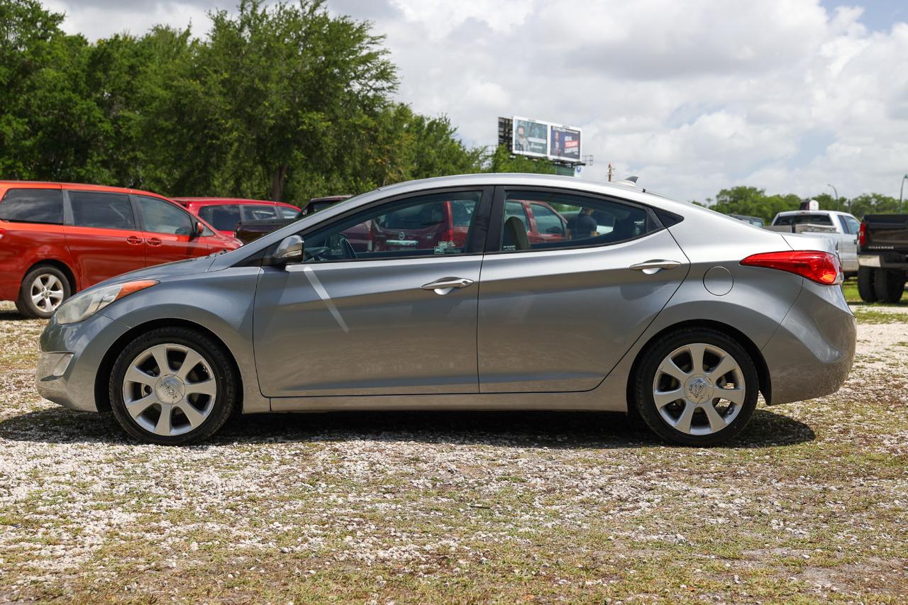 Hyundai Elantra  2013