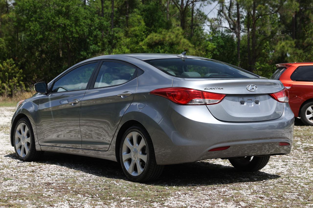 Hyundai Elantra  2013