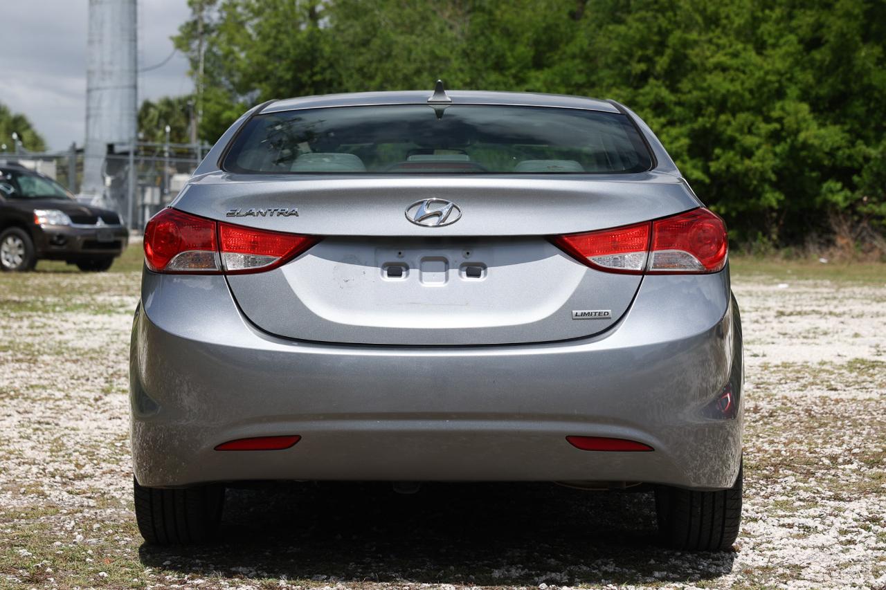 Hyundai Elantra  2013