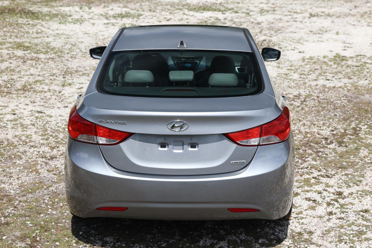 Hyundai Elantra  2013