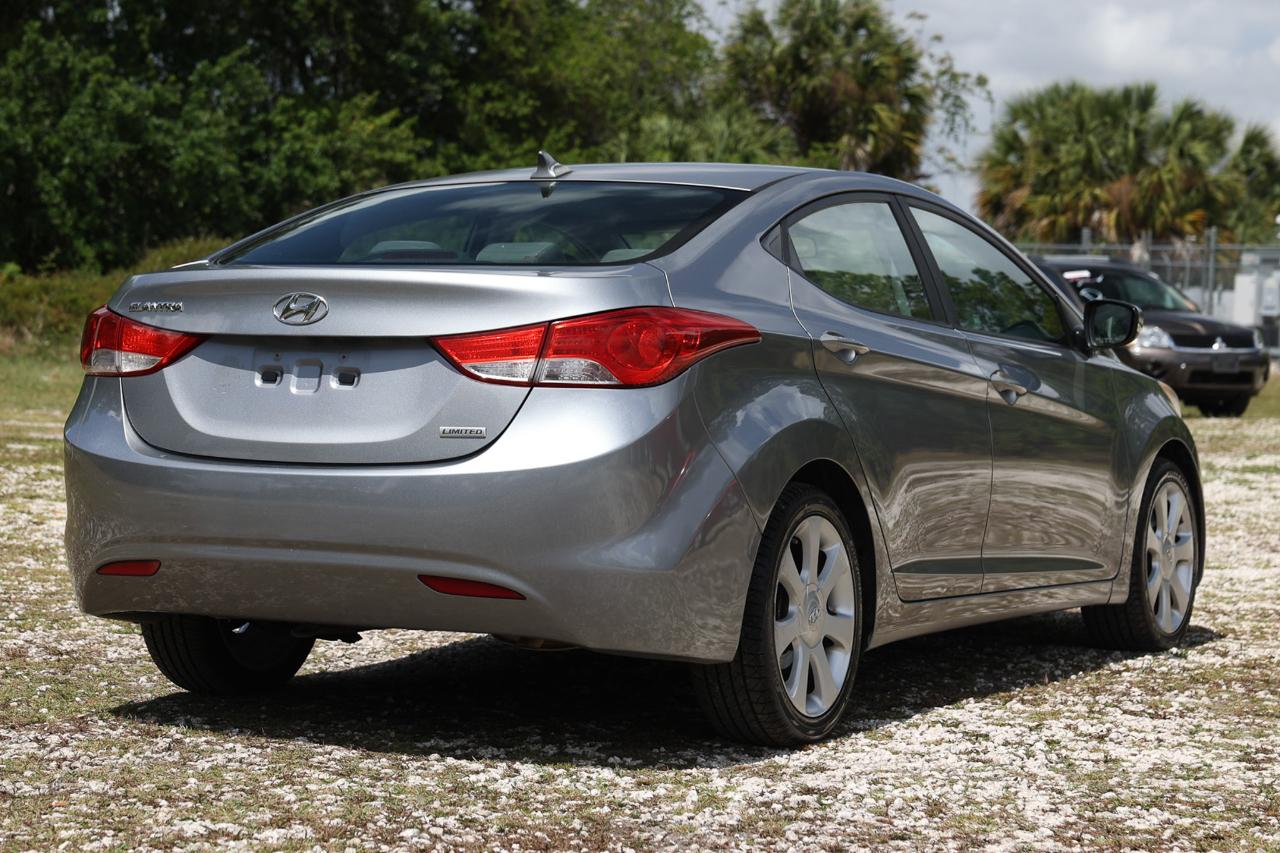 Hyundai Elantra  2013