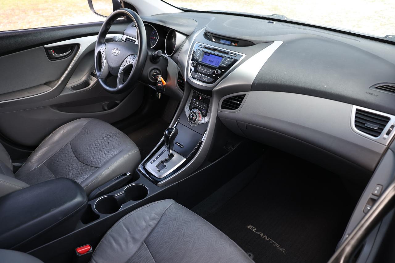 Hyundai Elantra  2013