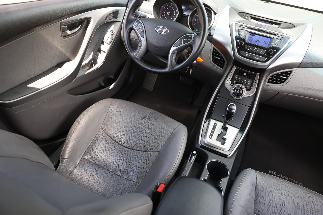Hyundai Elantra  2013