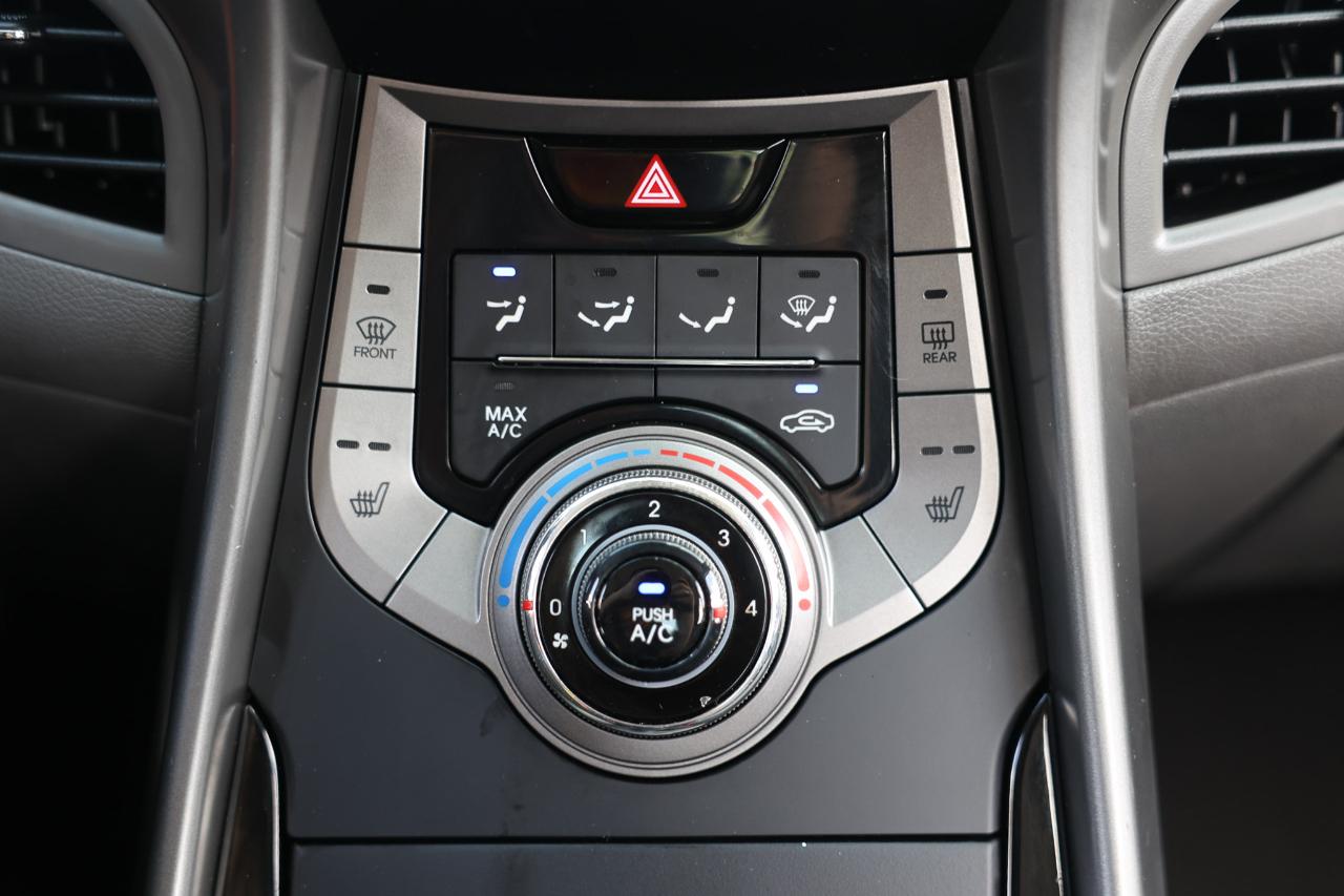 Hyundai Elantra  2013