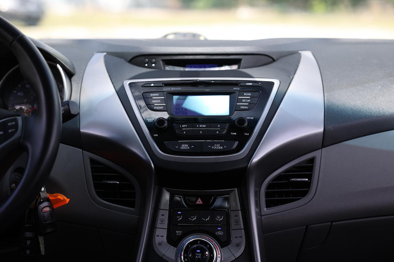 Hyundai Elantra  2013