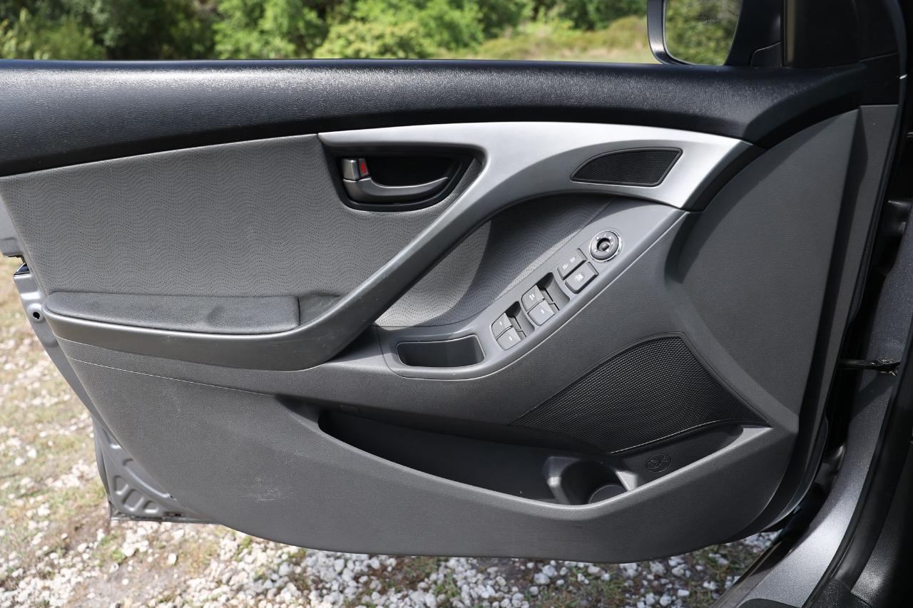 Hyundai Elantra  2013