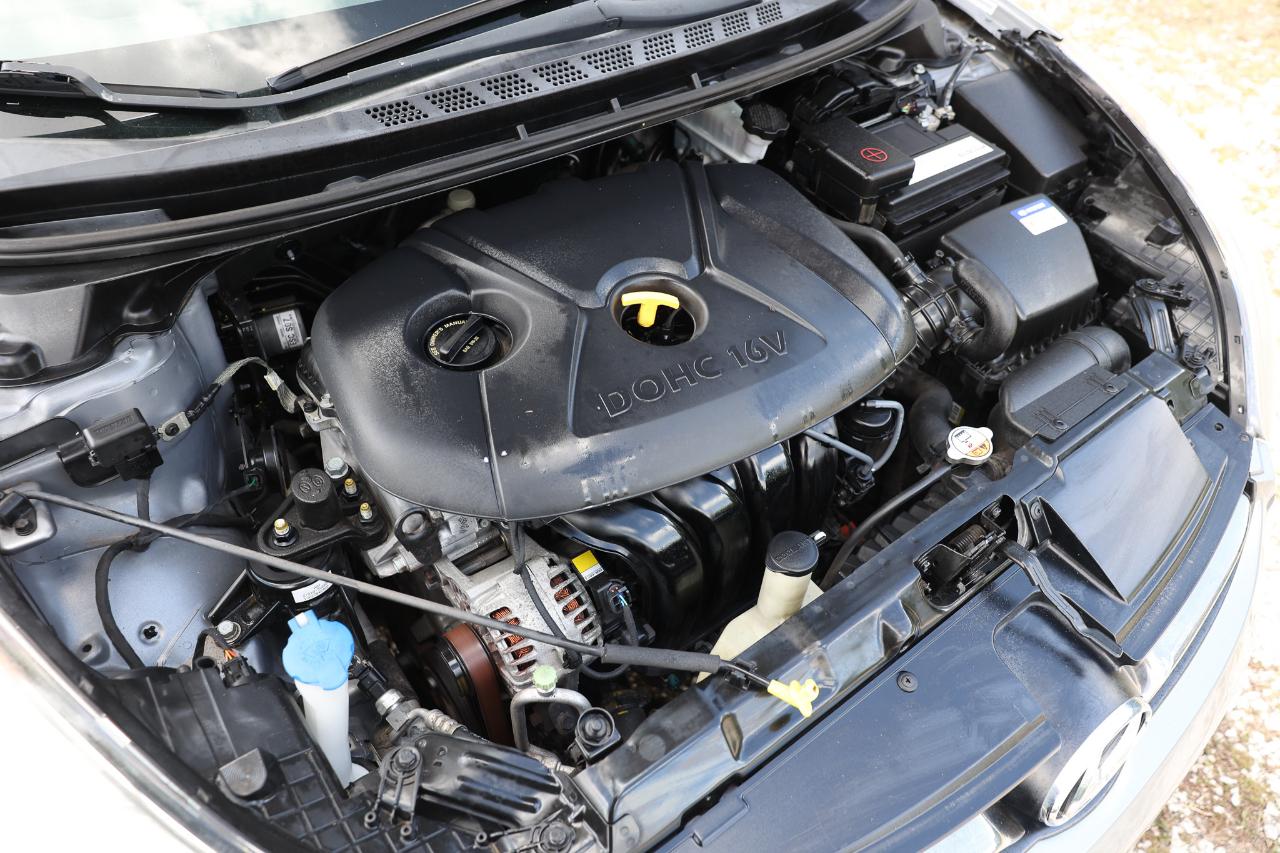 Hyundai Elantra  2013