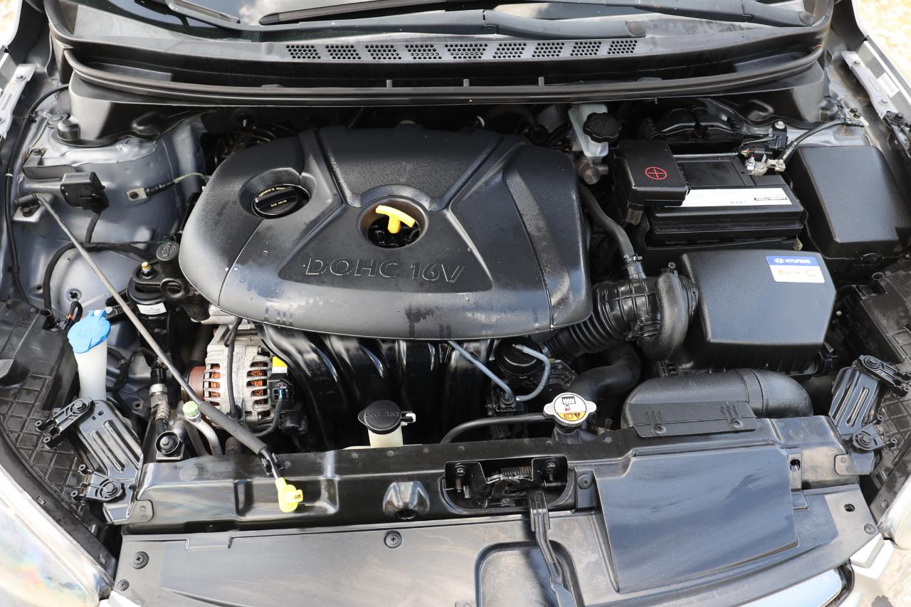 Hyundai Elantra  2013