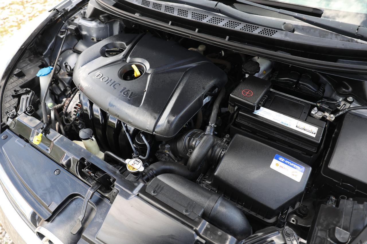 Hyundai Elantra  2013