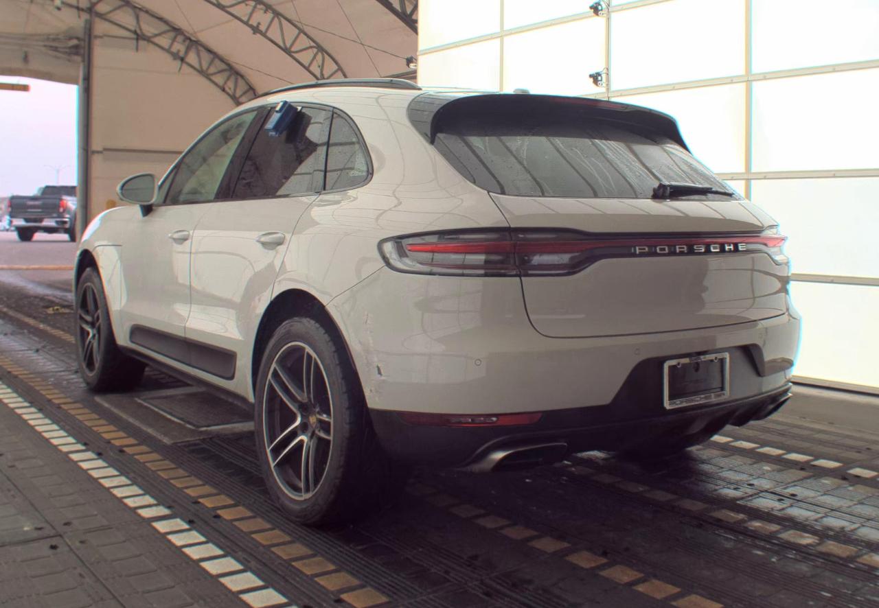 Porsche Macan  2021