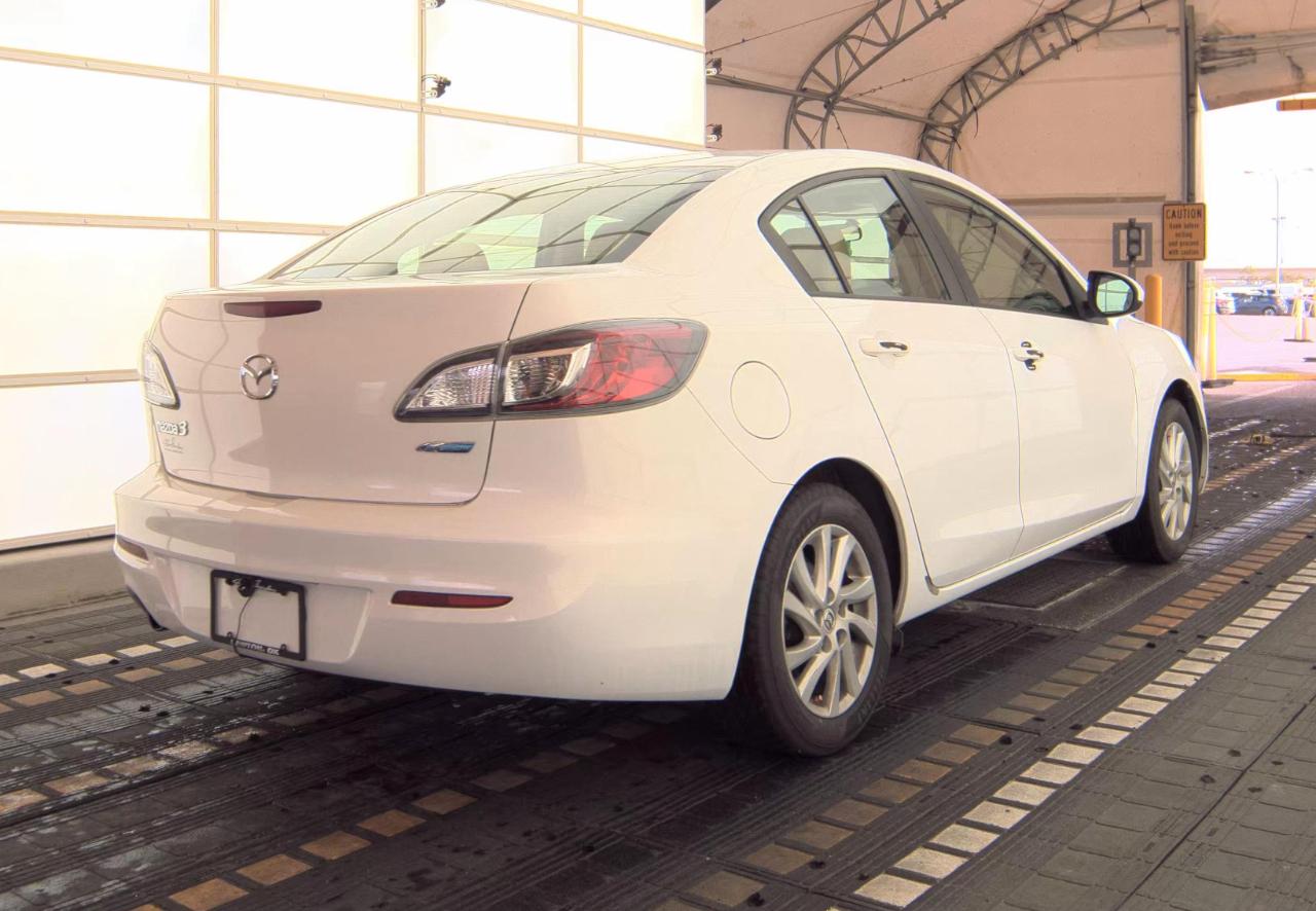 Mazda MAZDA3  2012