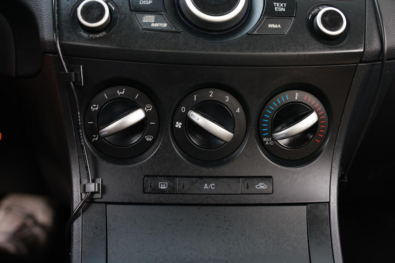 Mazda MAZDA3  2012