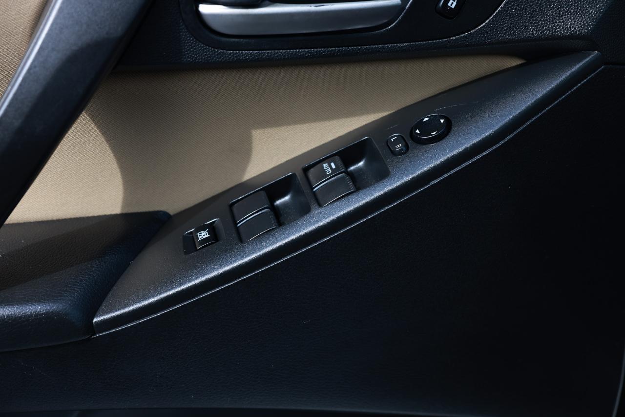 Mazda MAZDA3  2012