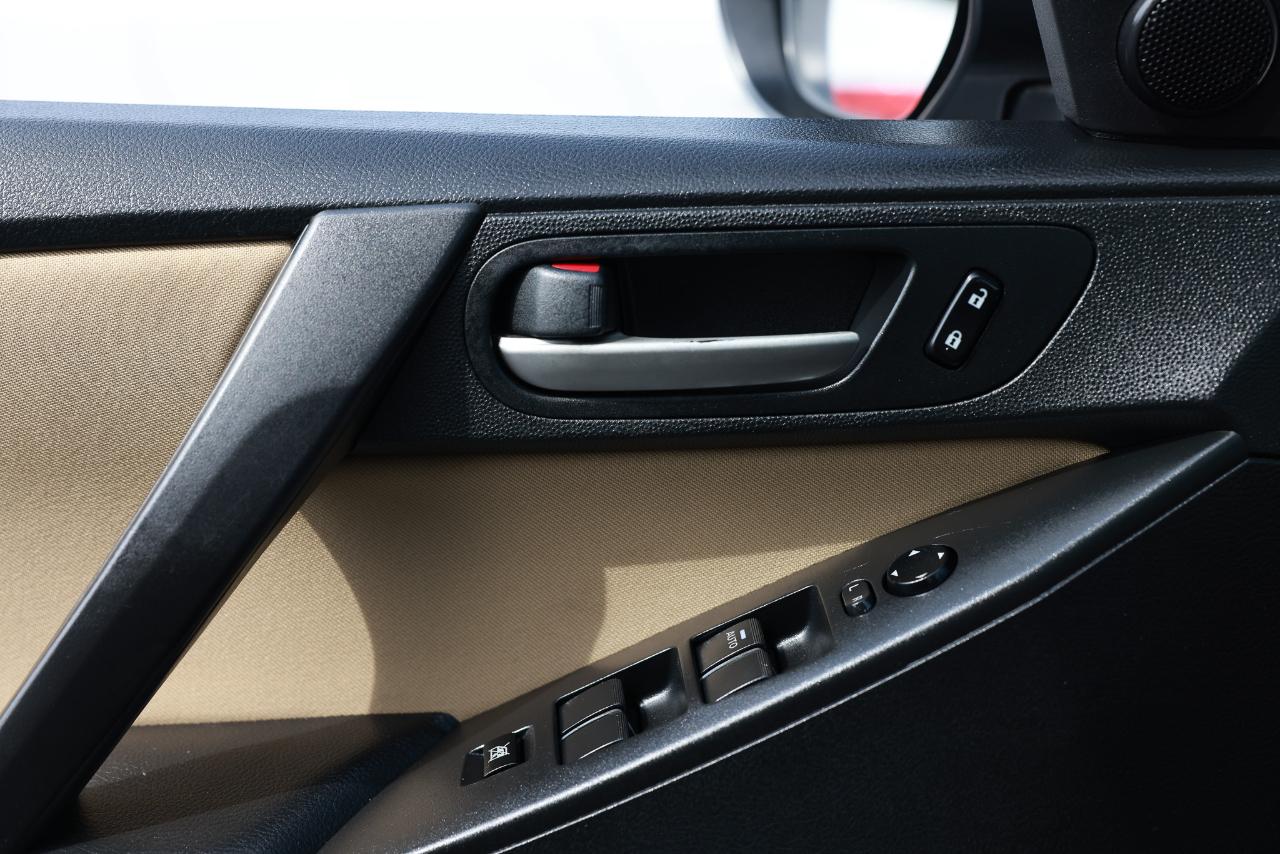Mazda MAZDA3  2012