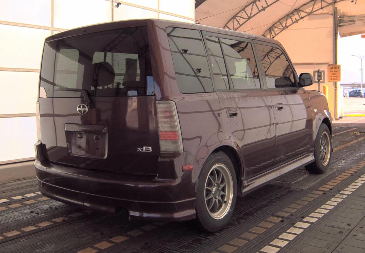 Scion xB  2005