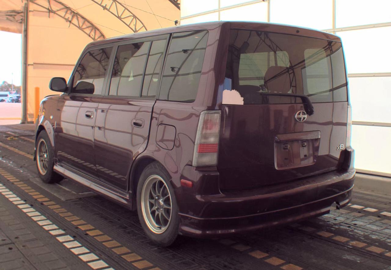Scion xB  2005