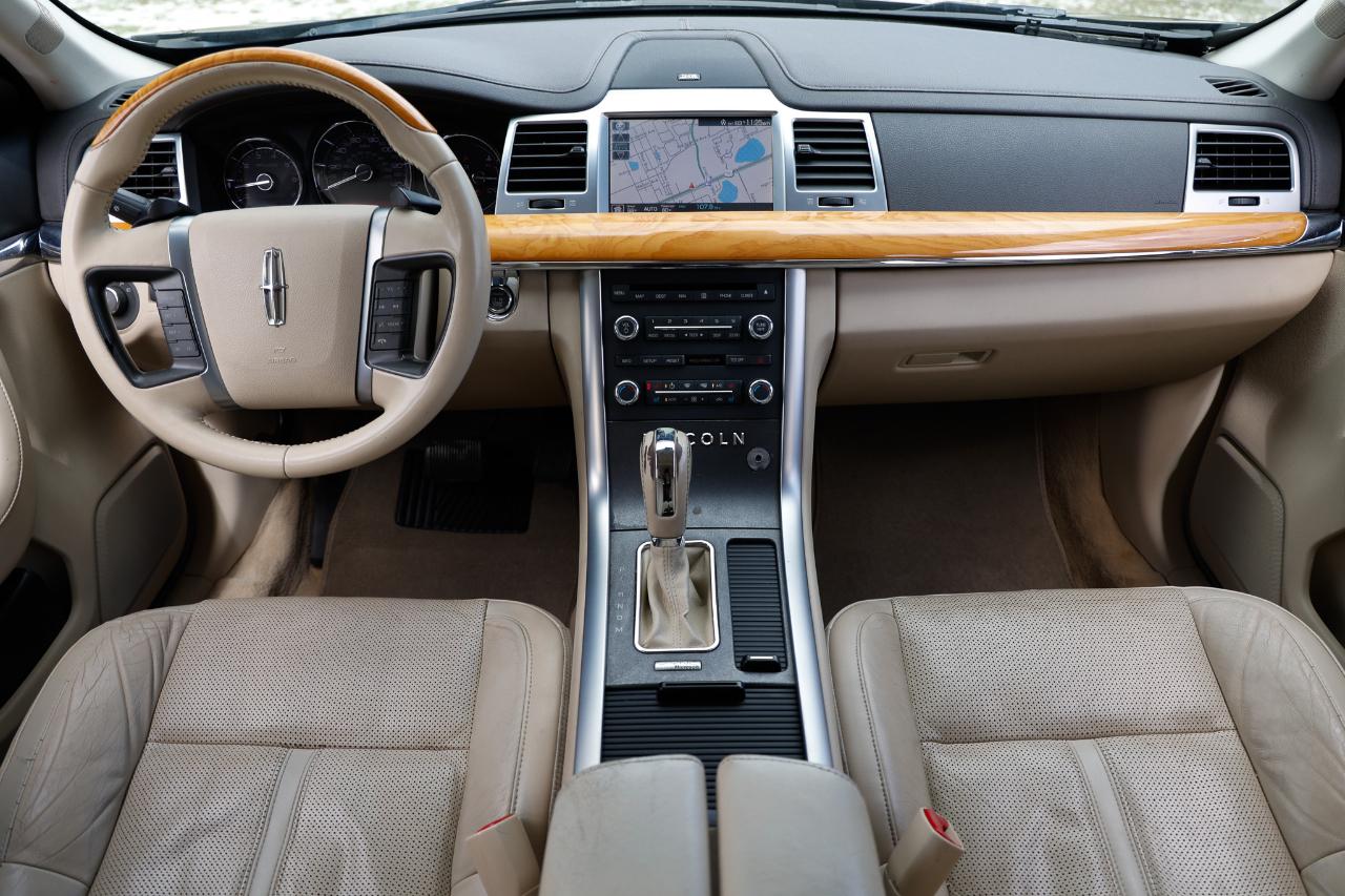Lincoln MKS  2011