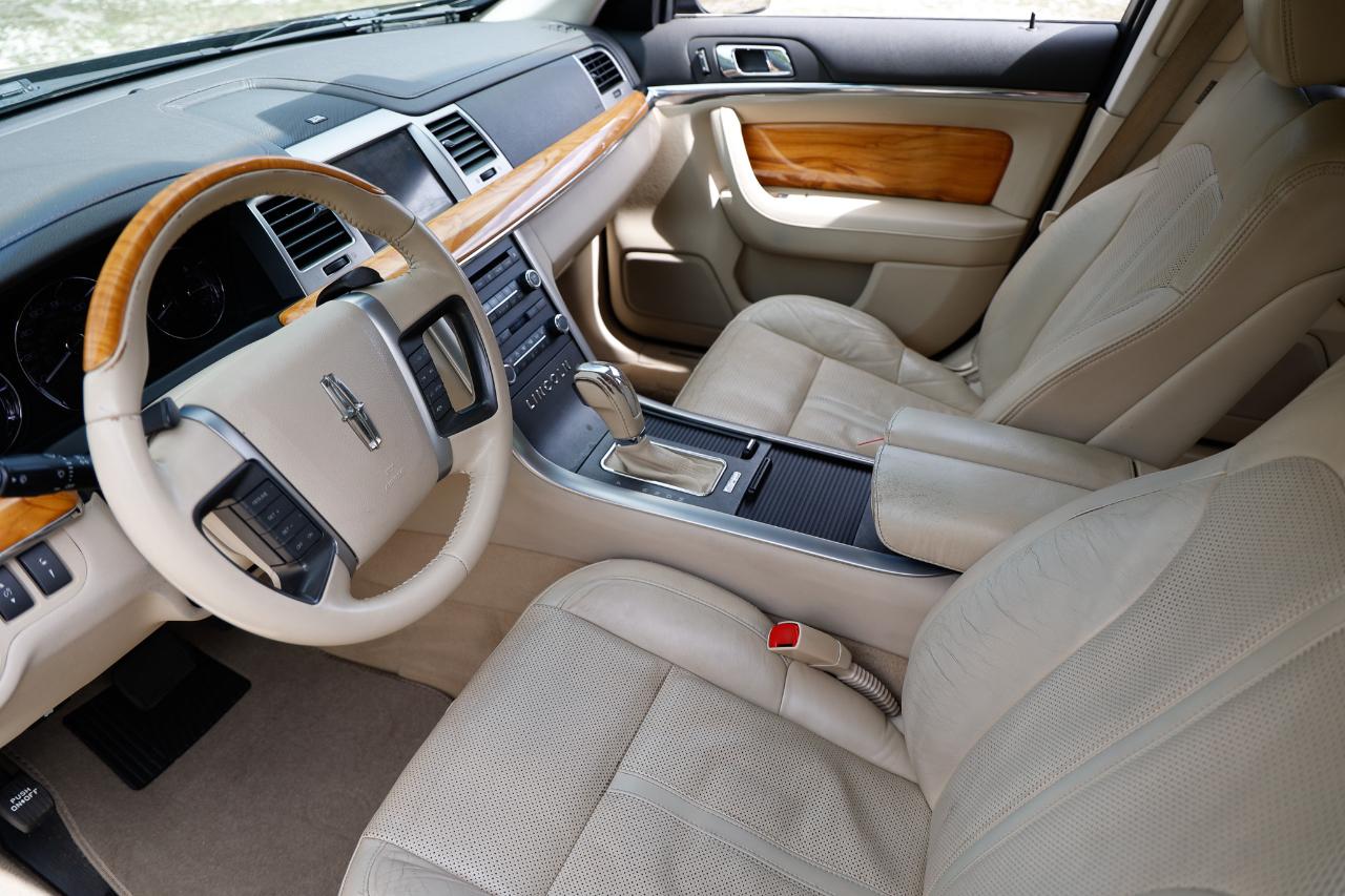 Lincoln MKS  2011