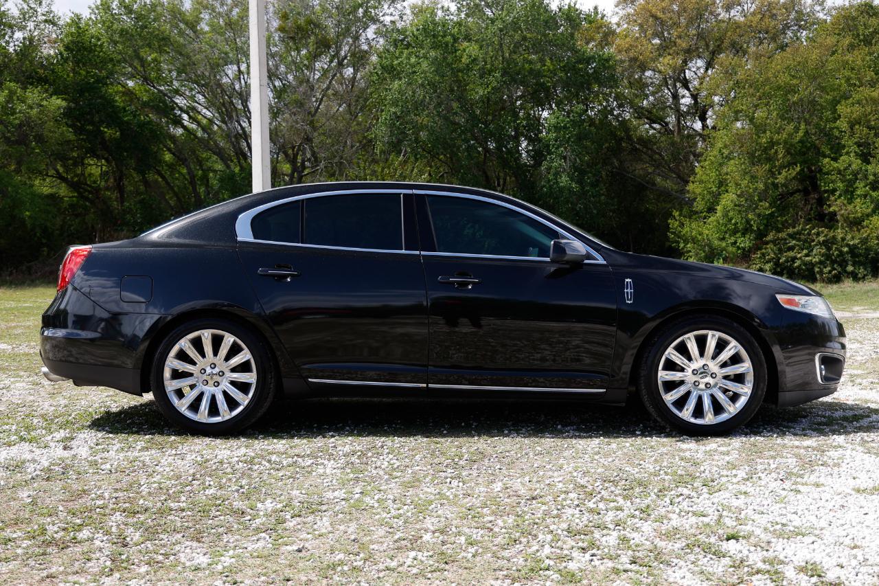 Lincoln MKS  2011