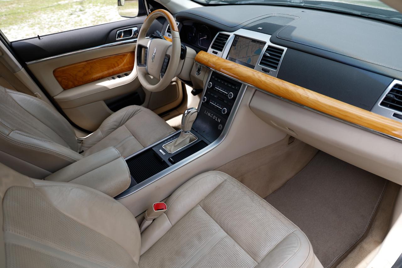 Lincoln MKS  2011