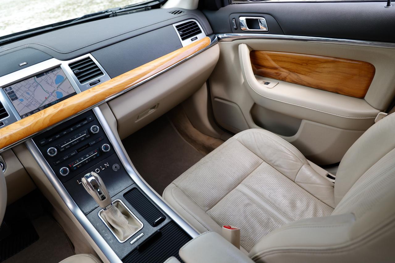 Lincoln MKS  2011