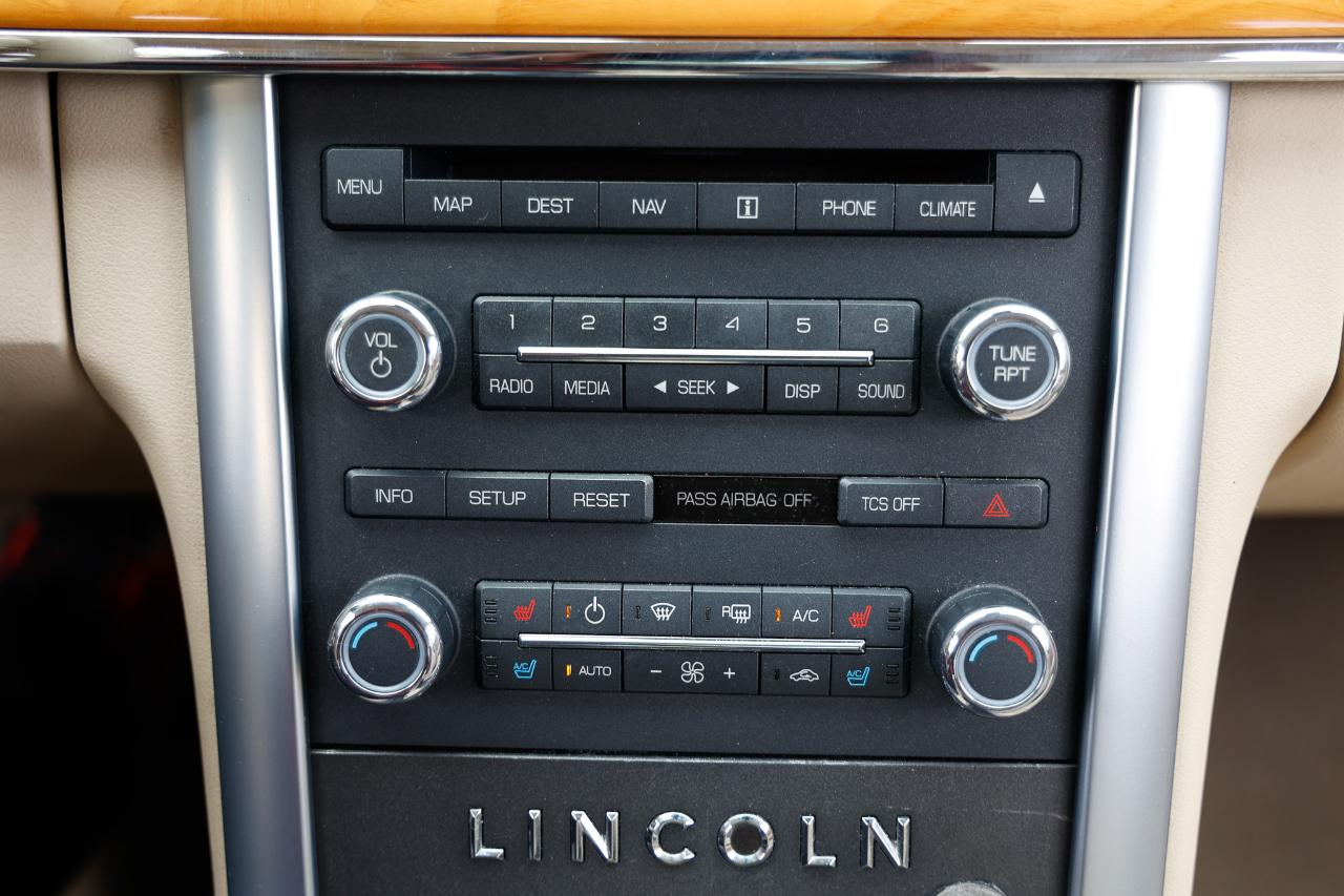 Lincoln MKS  2011