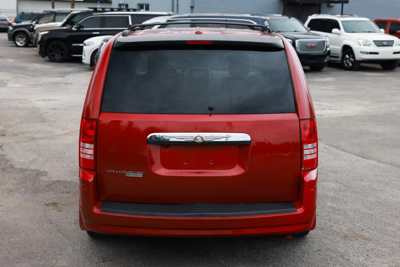 Chrysler Town & Country  2008