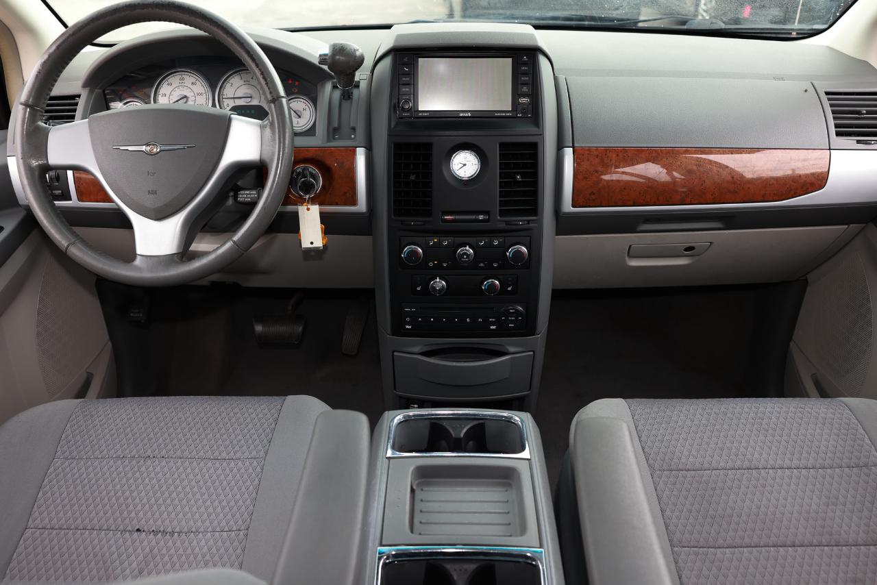 Chrysler Town & Country  2008