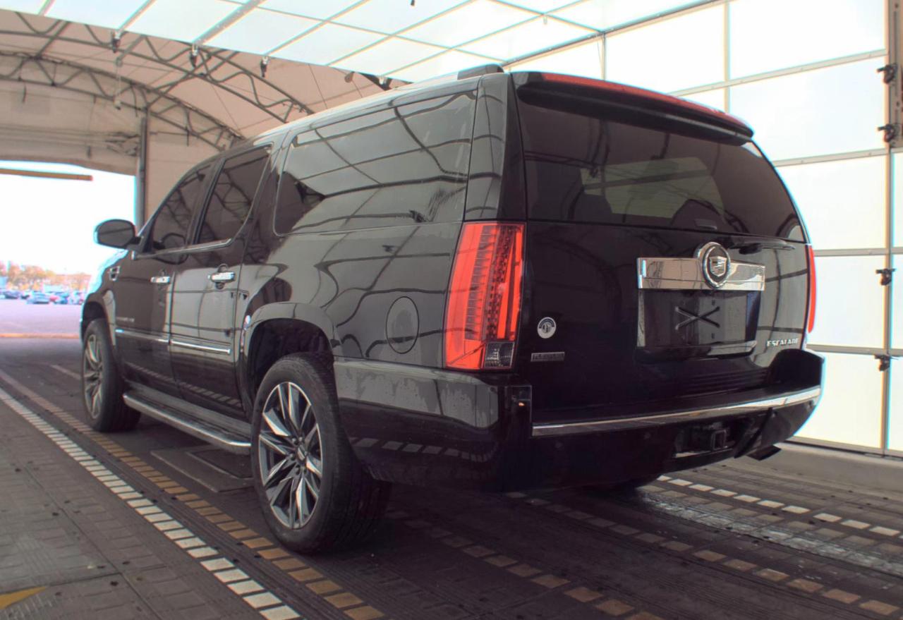 Cadillac Escalade ESV  2012