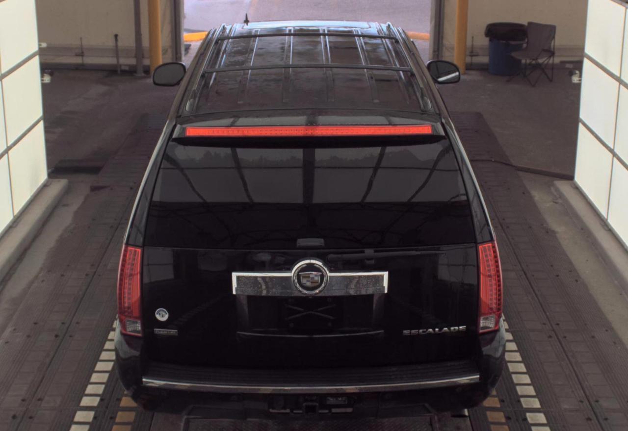 Cadillac Escalade ESV  2012