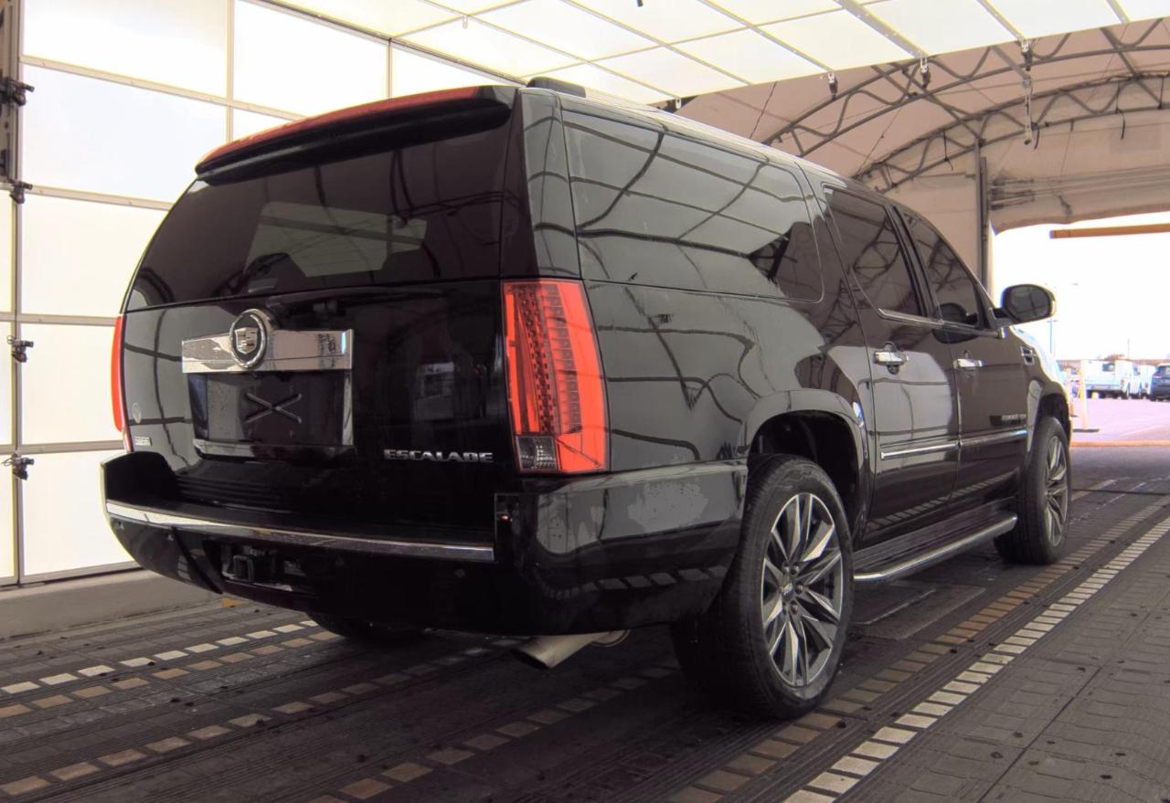 Cadillac Escalade ESV  2012