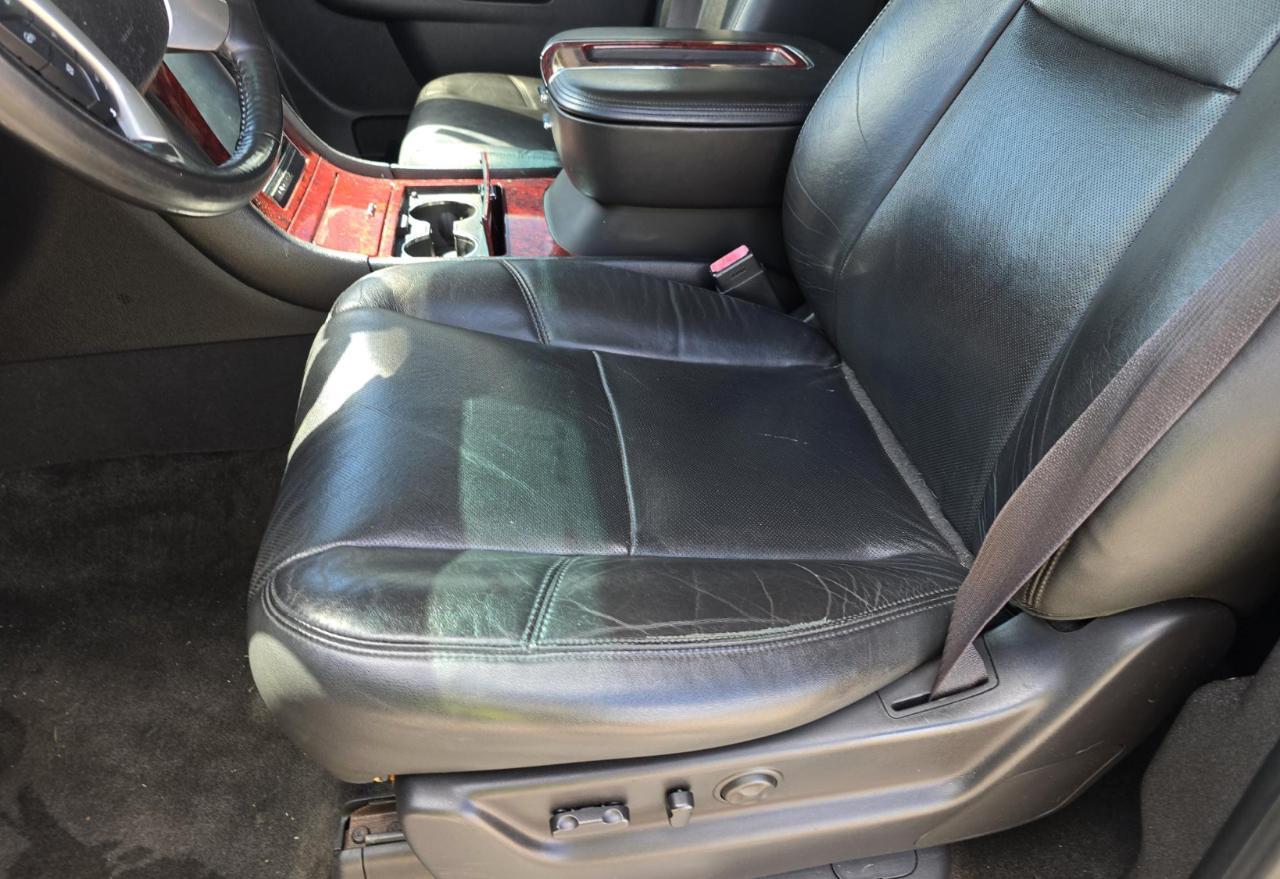 Cadillac Escalade ESV  2012