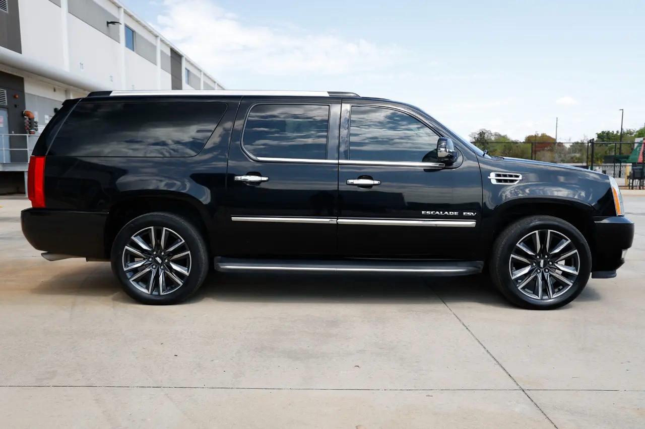 Cadillac Escalade ESV  2012