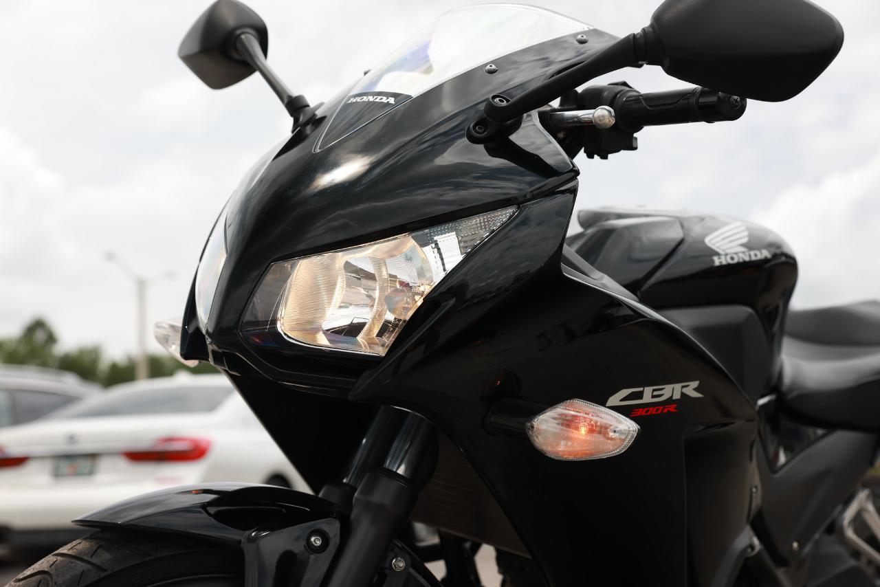 Honda CBR300R  2015