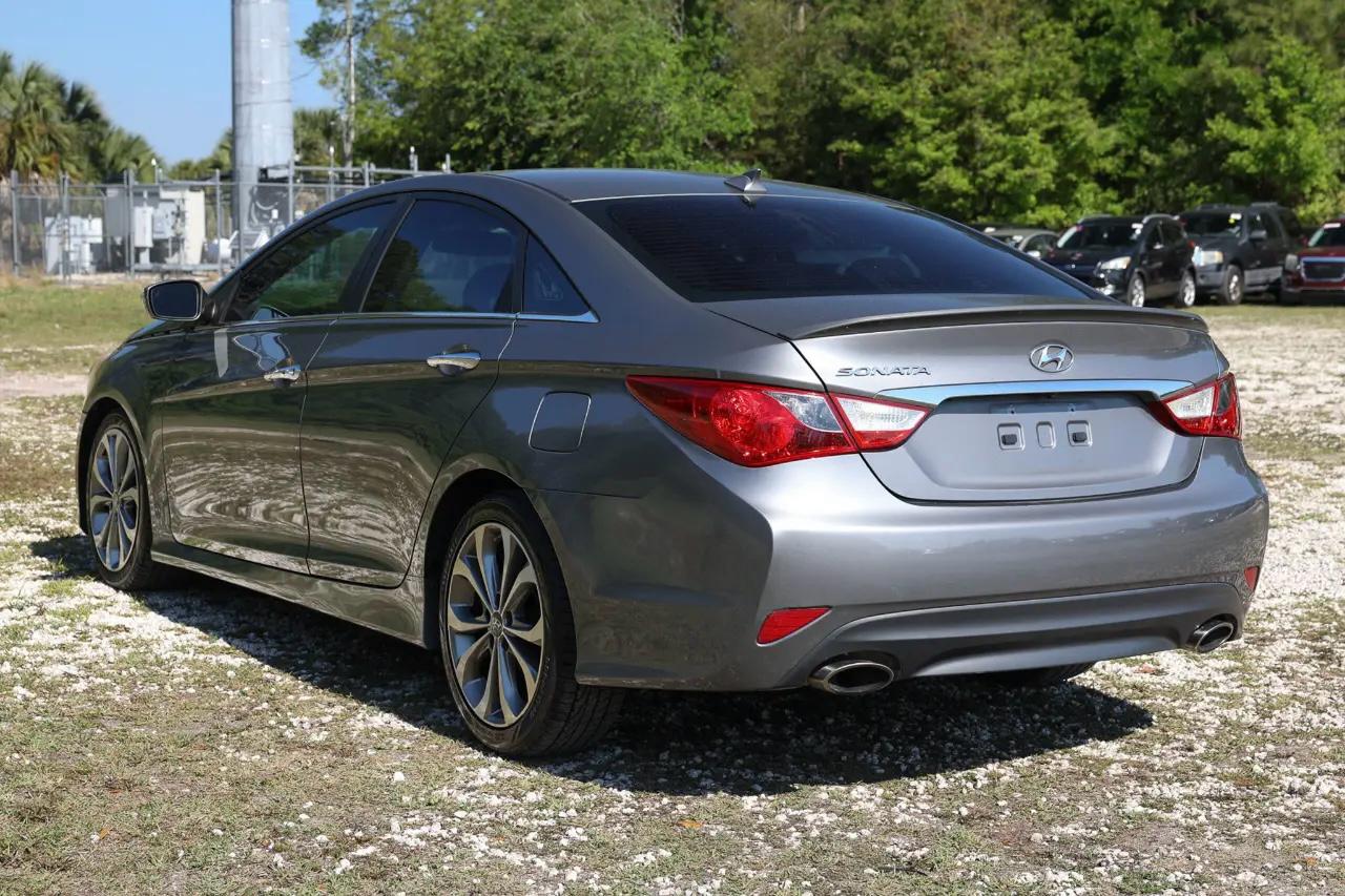 View vehicle photo 5