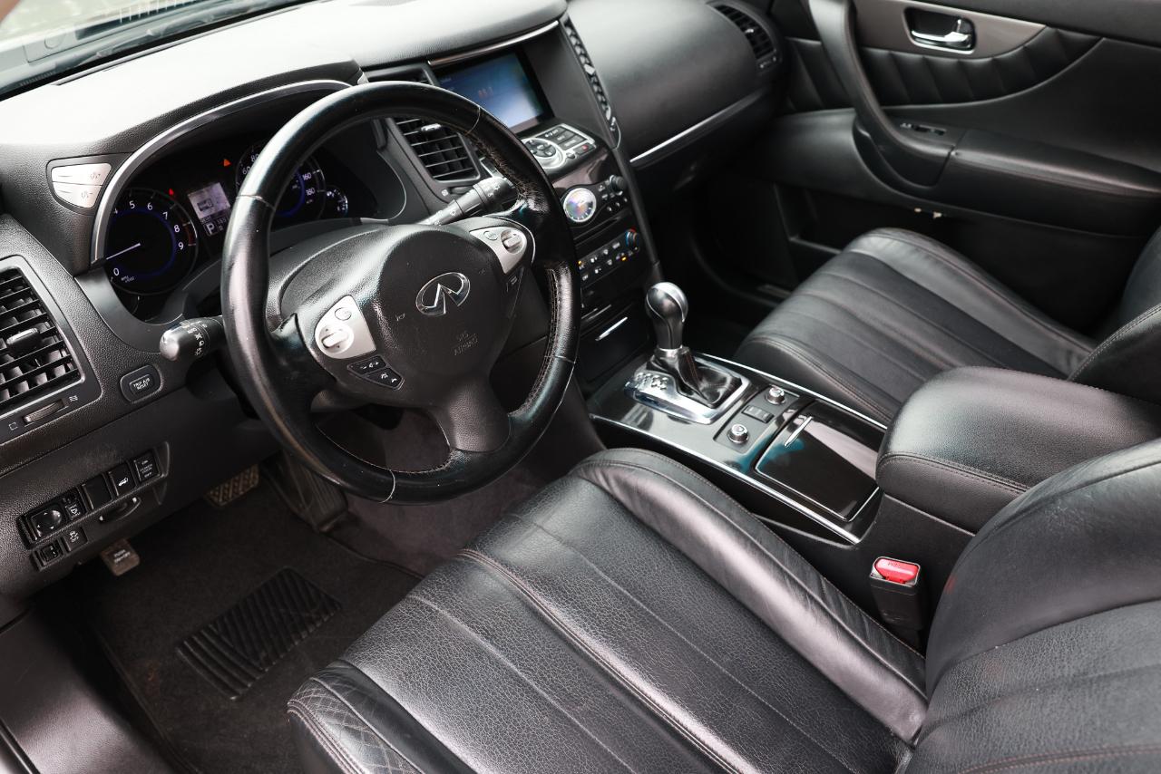 Infiniti QX70  2014