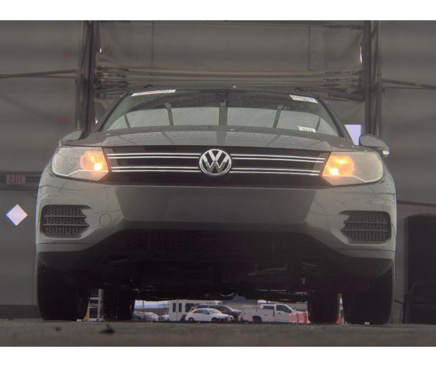 Volkswagen Tiguan S 2016