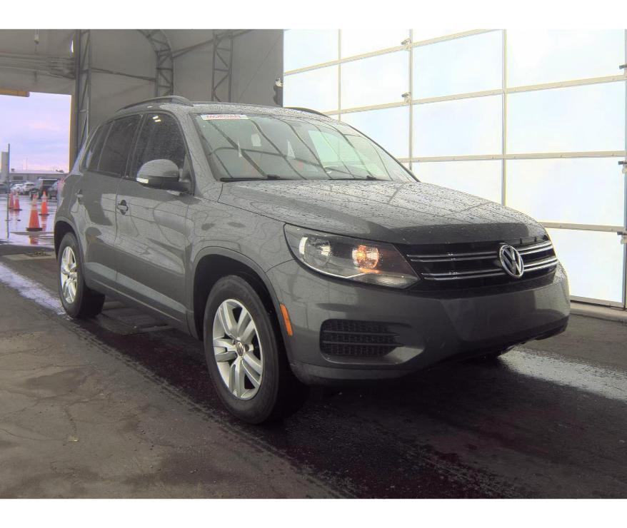 Volkswagen Tiguan S 2016