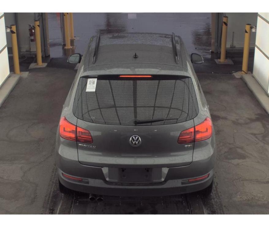 Volkswagen Tiguan S 2016