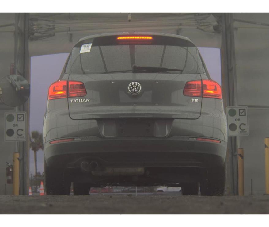 Volkswagen Tiguan S 2016