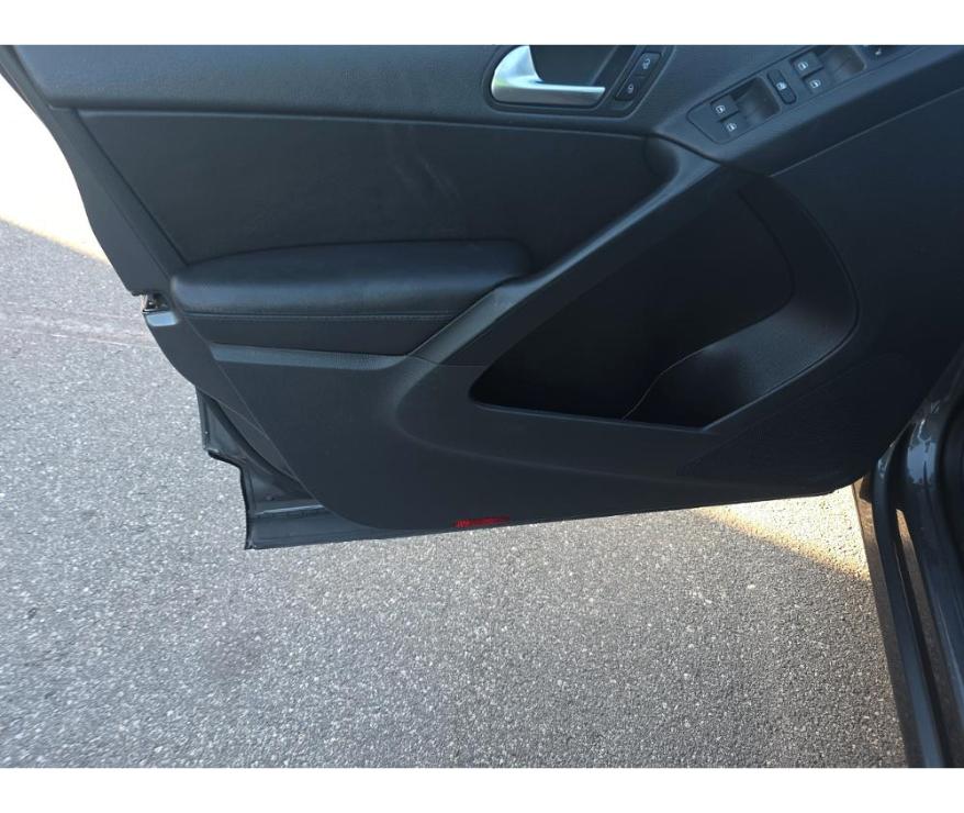 Volkswagen Tiguan S 2016