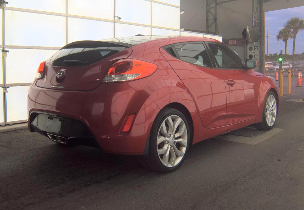 Hyundai Veloster  2013