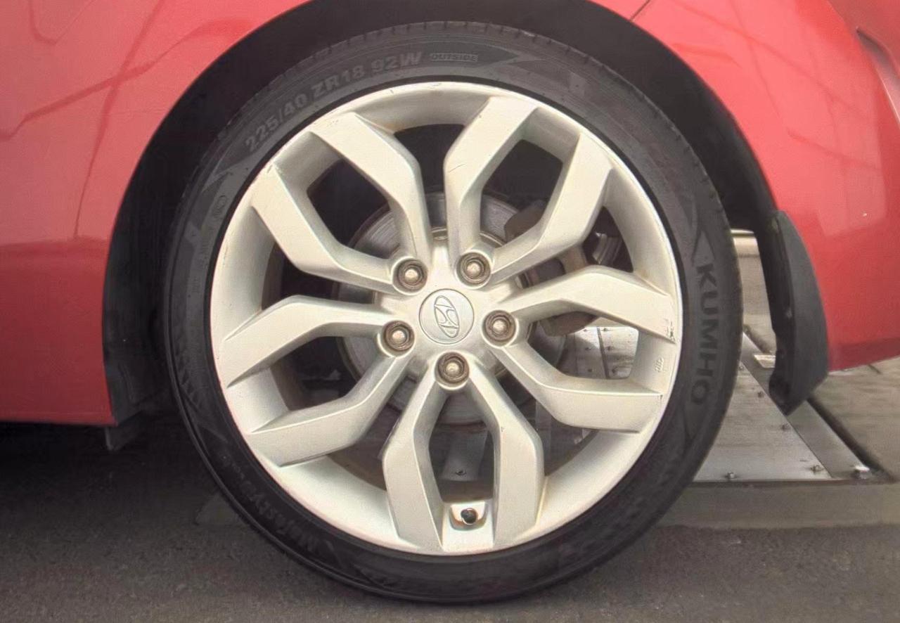 Hyundai Veloster  2013