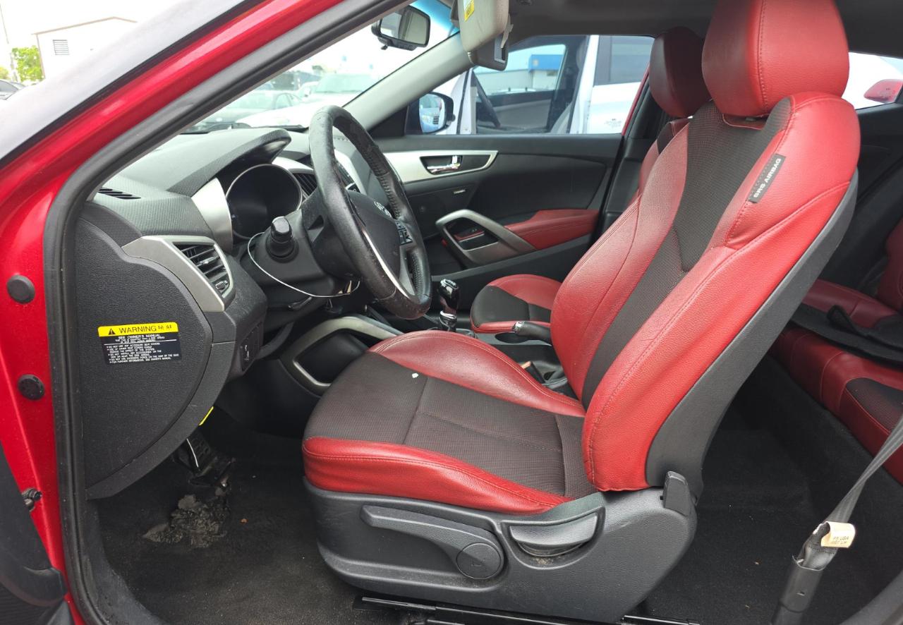 Hyundai Veloster  2013