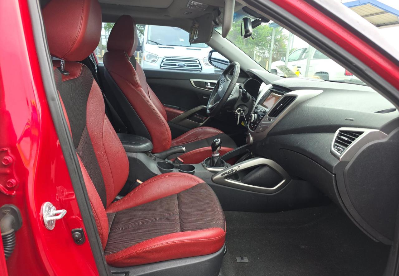 Hyundai Veloster  2013