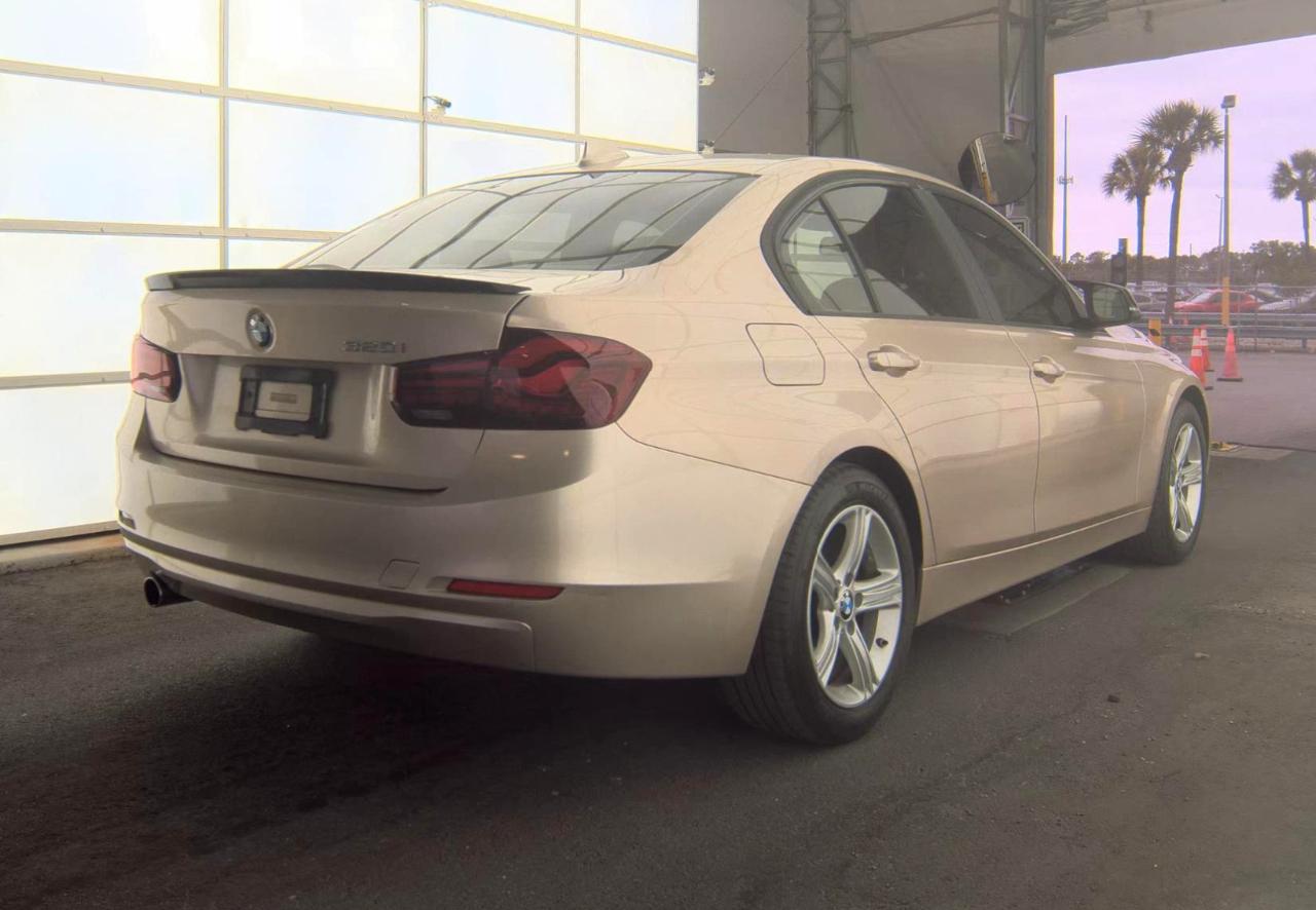 BMW 320i  2014